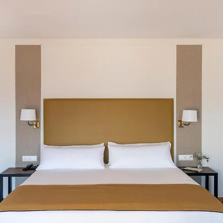 De Hotell 4*
