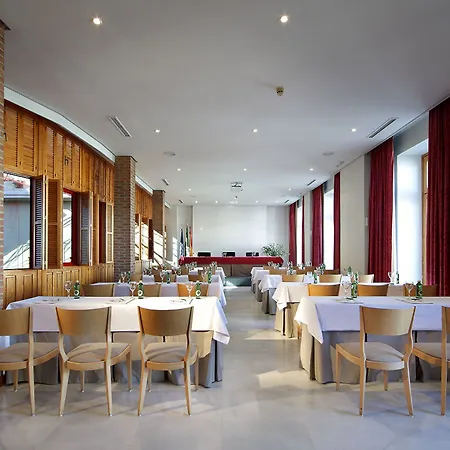 Hotell De 4*